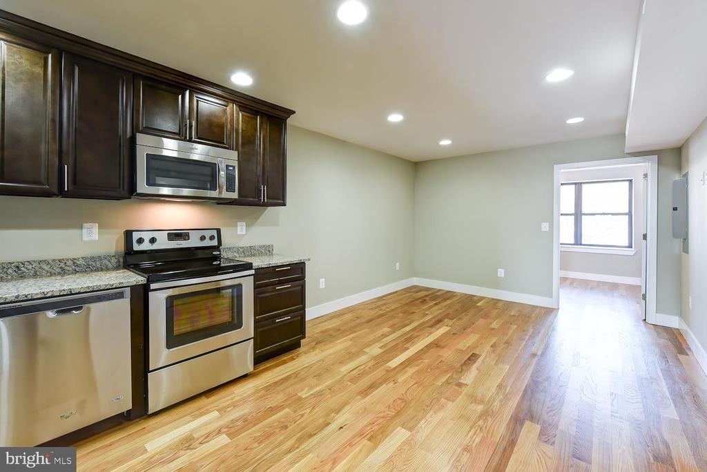 2031 Benning Road Ne - Photo 5
