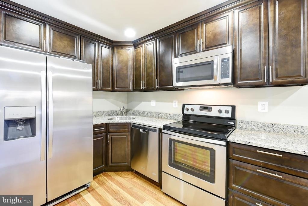 2031 Benning Road Ne - Photo 4