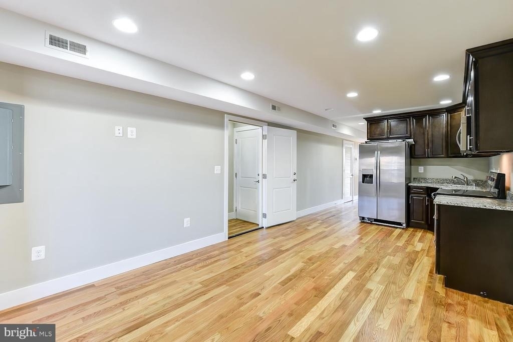2031 Benning Road Ne - Photo 2
