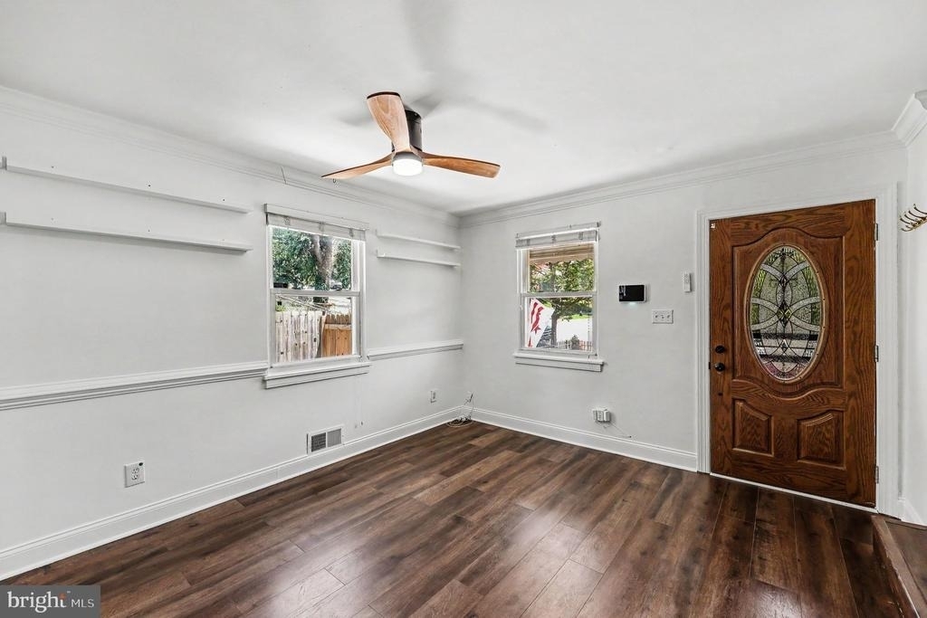 4318 G Street Se - Photo 4