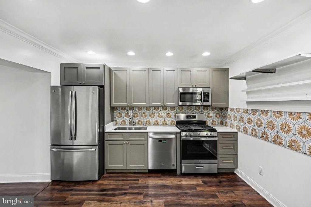 4318 G Street Se - Photo 2