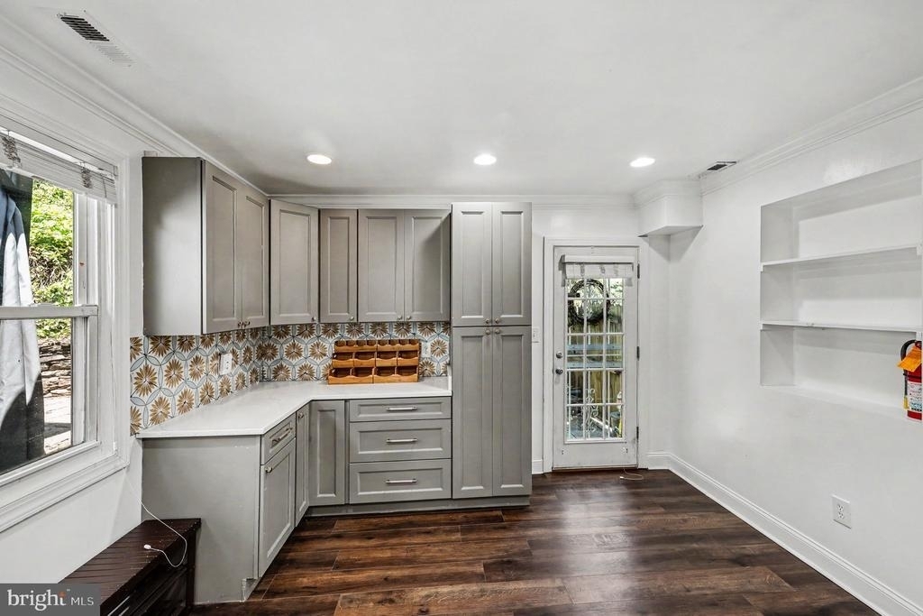 4318 G Street Se - Photo 3