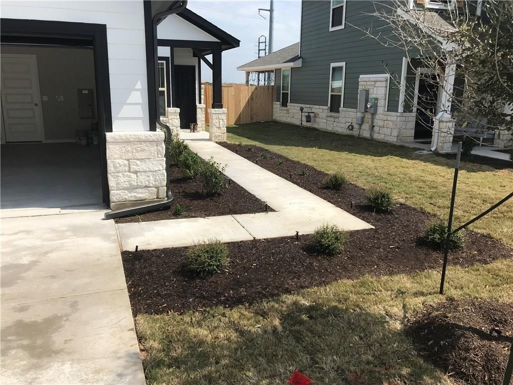 1308 Hazleton Cv - Photo 1