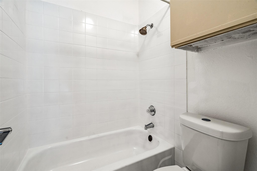 807 W 25th St - Photo 19