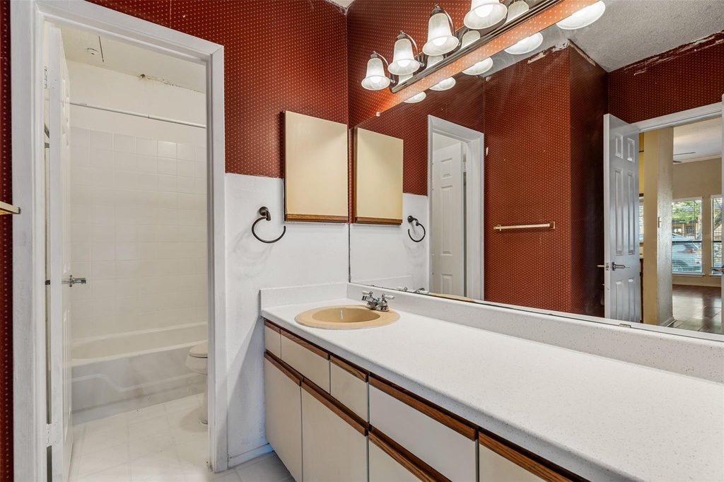 807 W 25th St - Photo 18