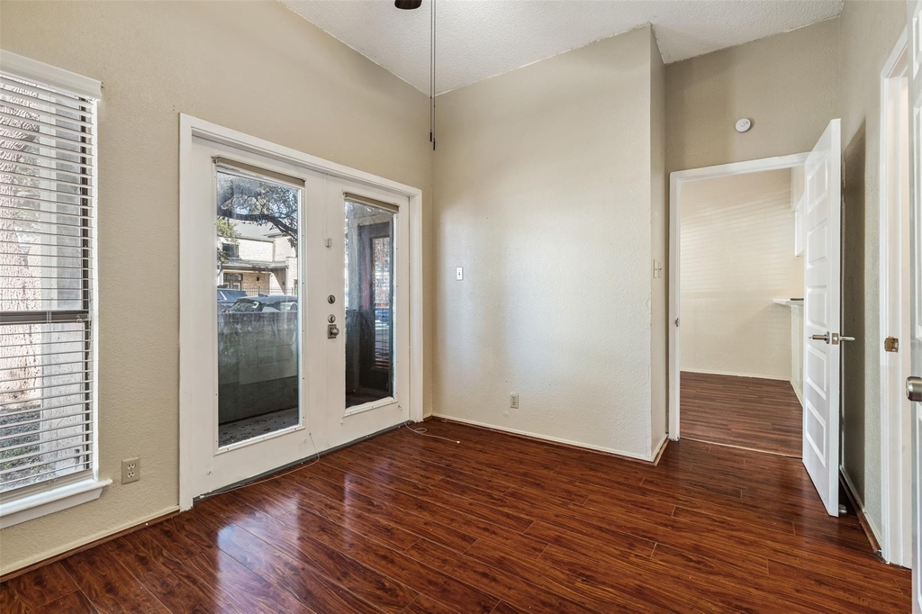 807 W 25th St - Photo 21