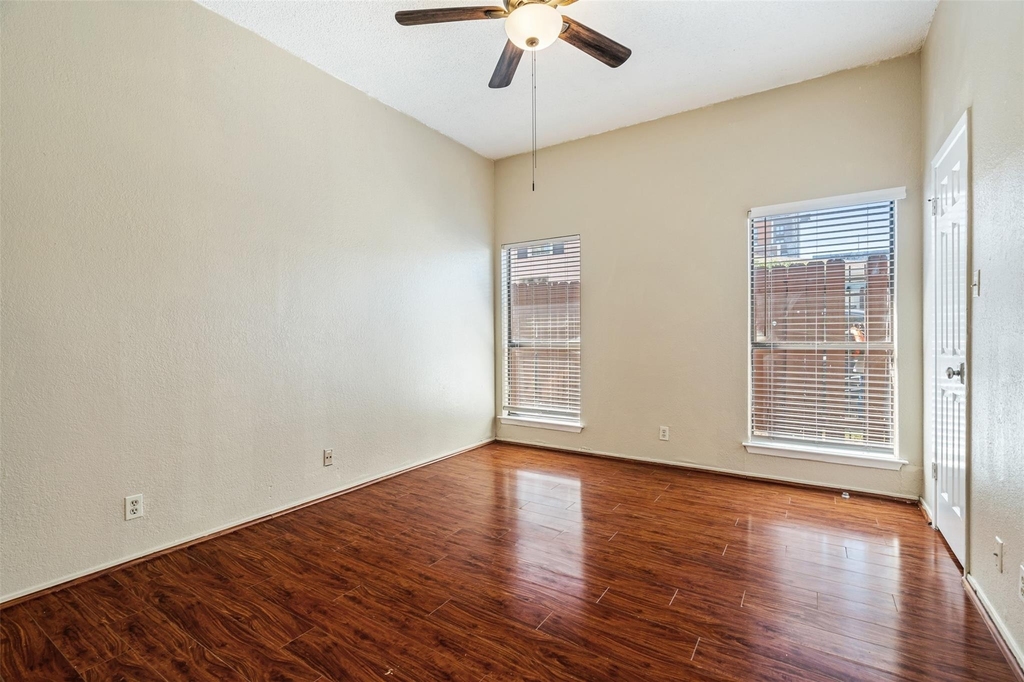 807 W 25th St - Photo 16