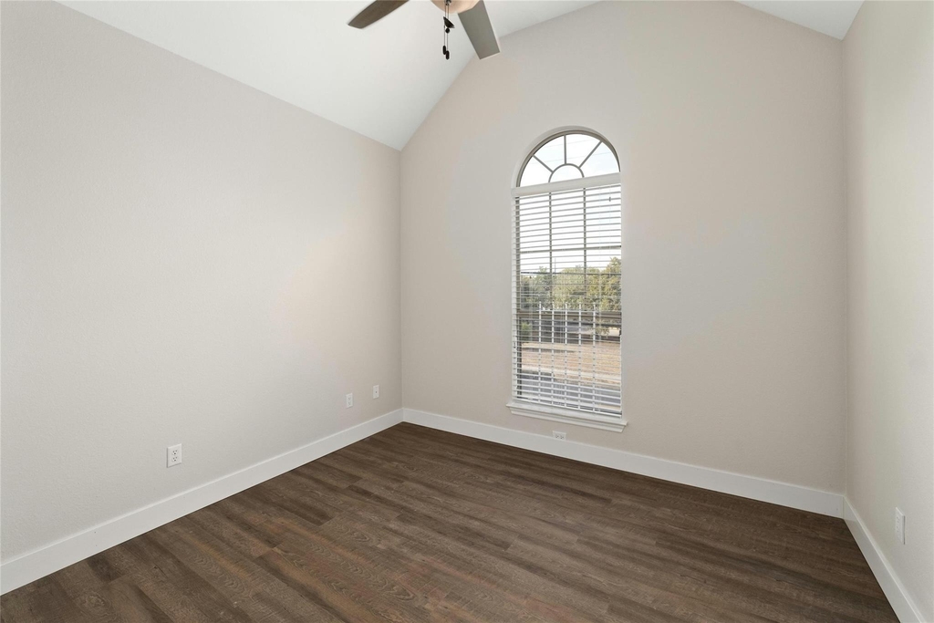 2502 W 7th St - Photo 21