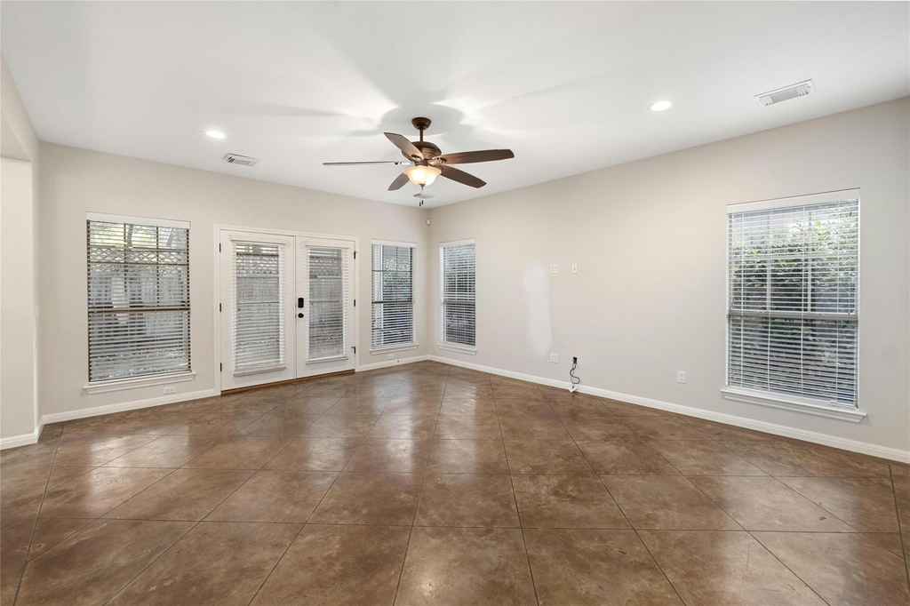 2502 W 7th St - Photo 4