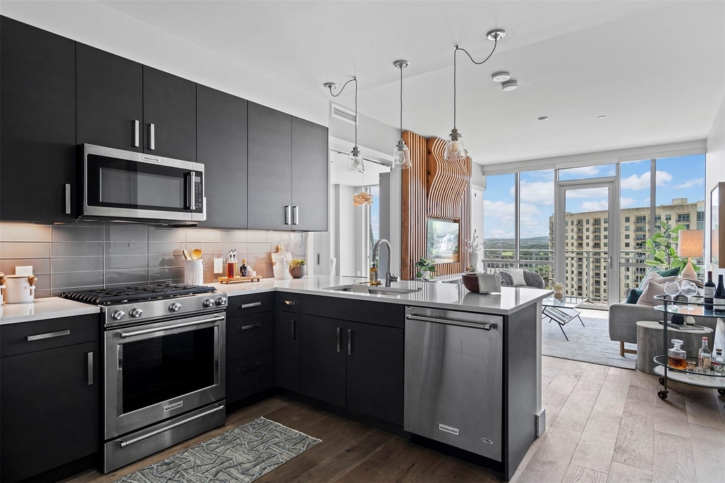 222 West Ave - Photo 2