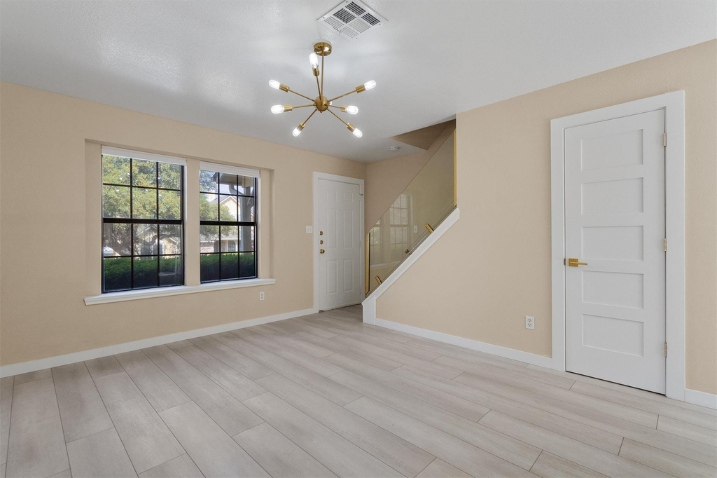 11901 Swearingen Dr - Photo 3