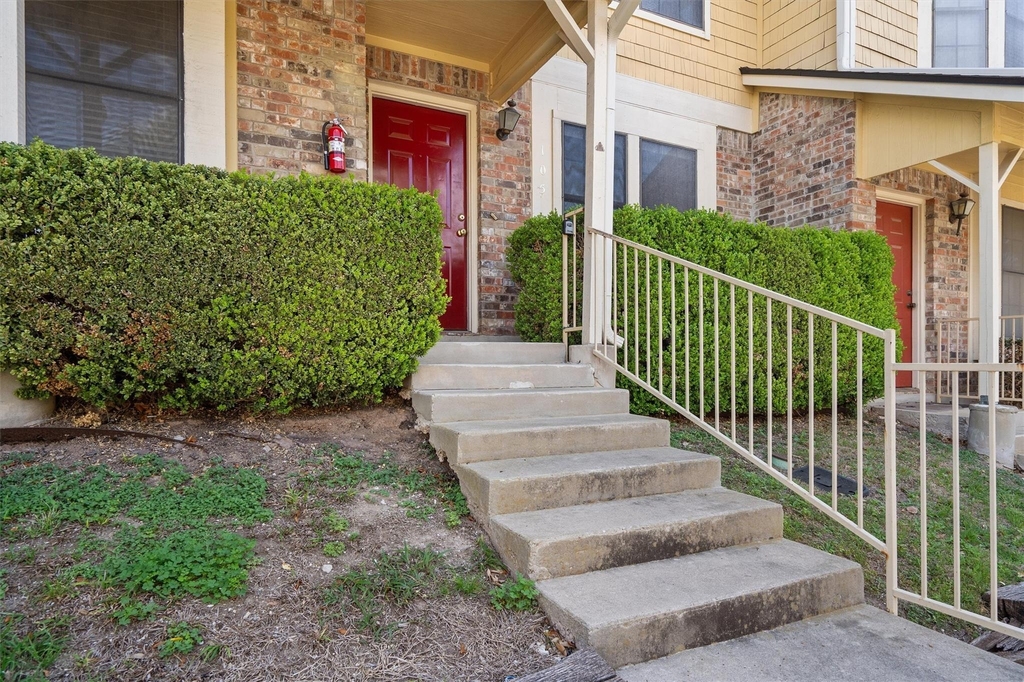 11901 Swearingen Dr - Photo 2
