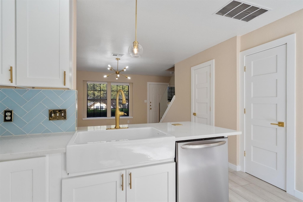 11901 Swearingen Dr - Photo 9