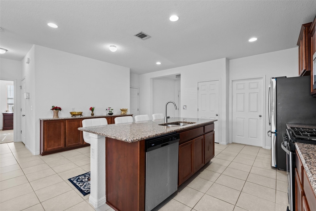 325 La Joya Pass - Photo 7