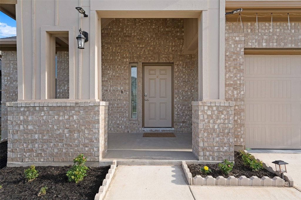 325 La Joya Pass - Photo 1