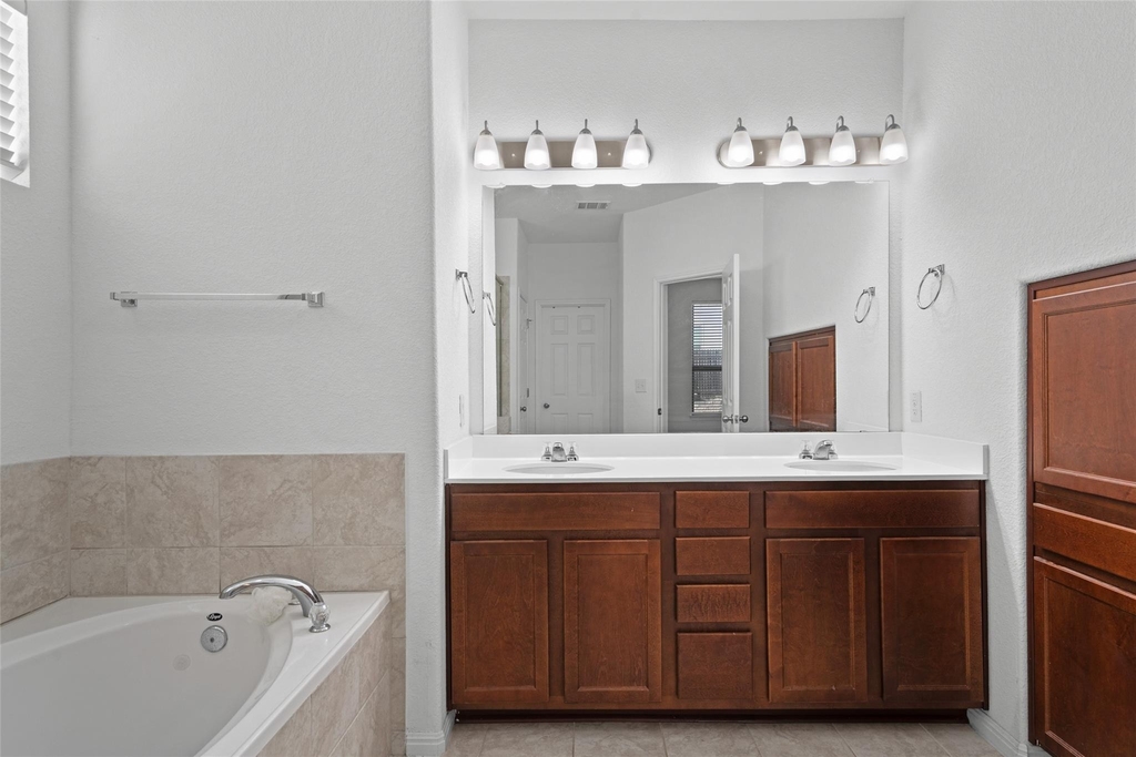 325 La Joya Pass - Photo 22