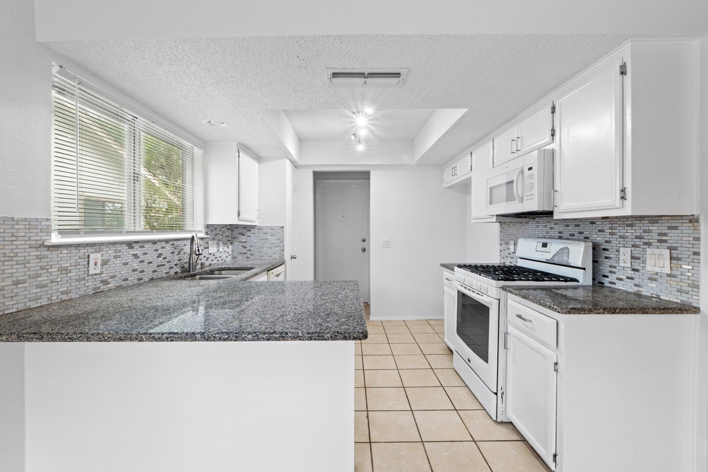 3509 Monument Dr - Photo 18
