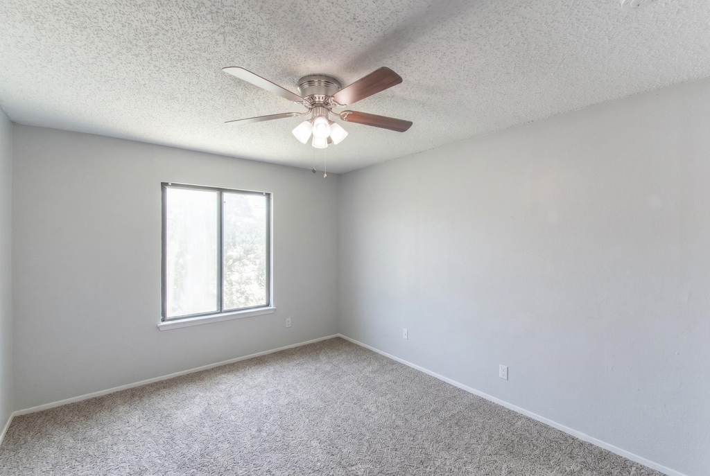 8517 Fathom Cir - Photo 10