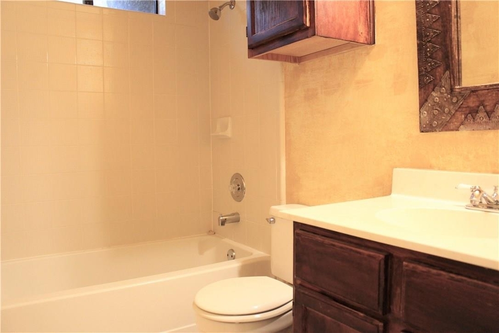 7422 Dallas Dr - Photo 8