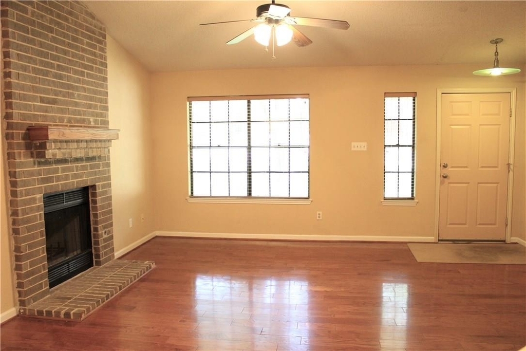 7422 Dallas Dr - Photo 4