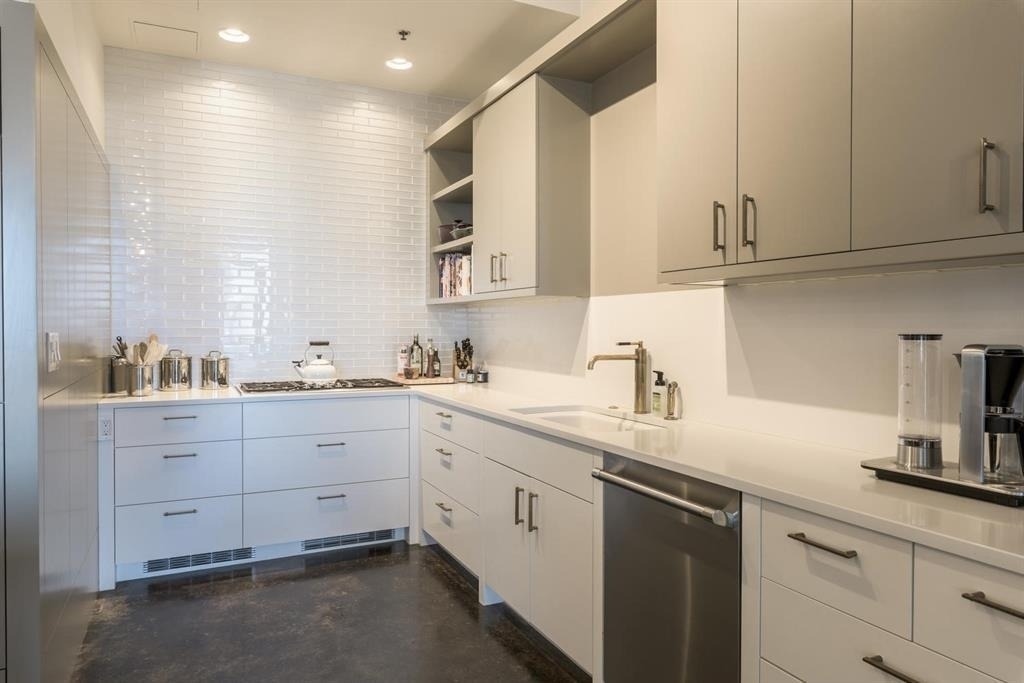 800 W 5th St - Photo 9
