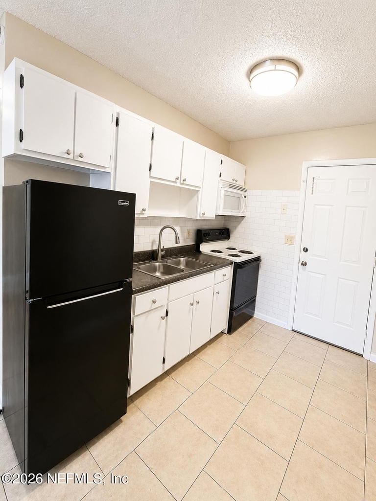 8067 Parental Circle - Photo 7