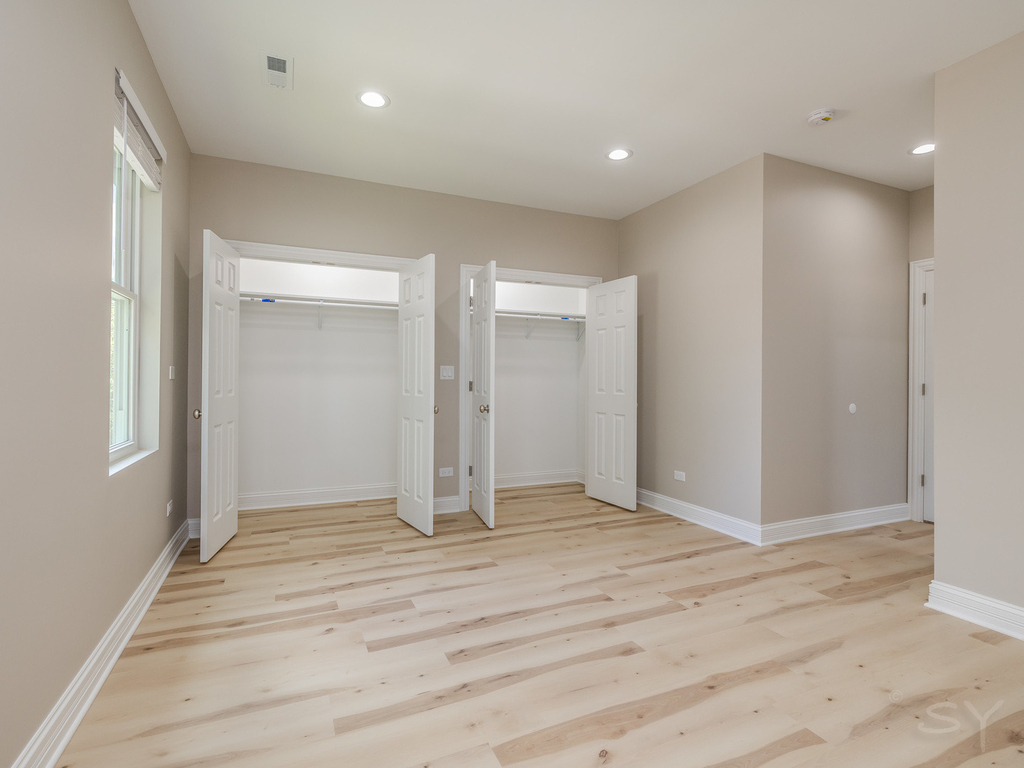 725 N Waller Avenue - Photo 8