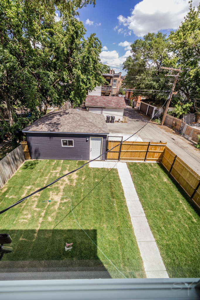 725 N Waller Avenue - Photo 10