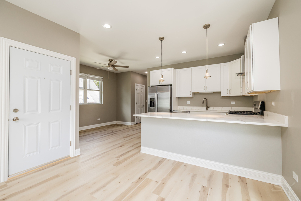 725 N Waller Avenue - Photo 1