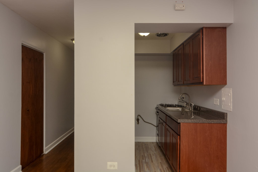1040 W Hollywood Avenue - Photo 3