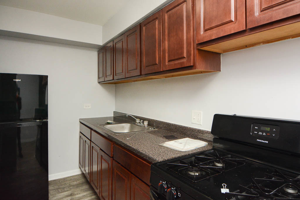 1040 W Hollywood Avenue - Photo 3