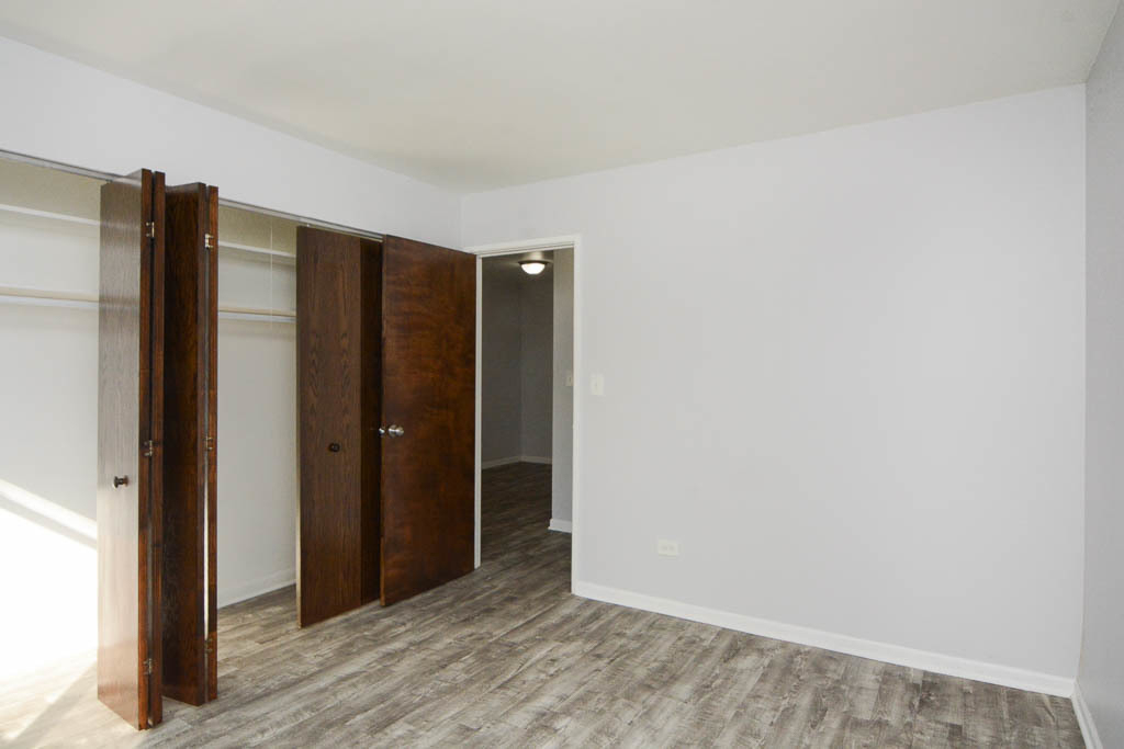 1040 W Hollywood Avenue - Photo 16