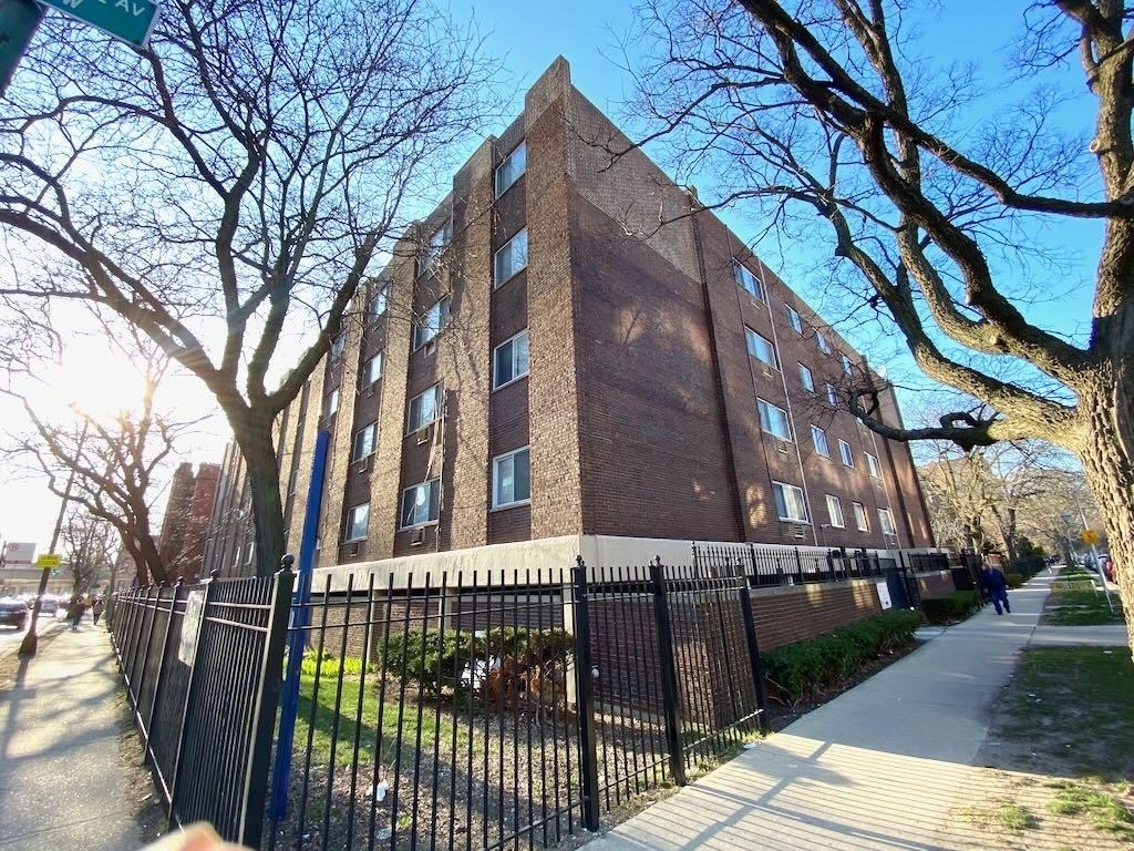 1040 W Hollywood Avenue - Photo 0