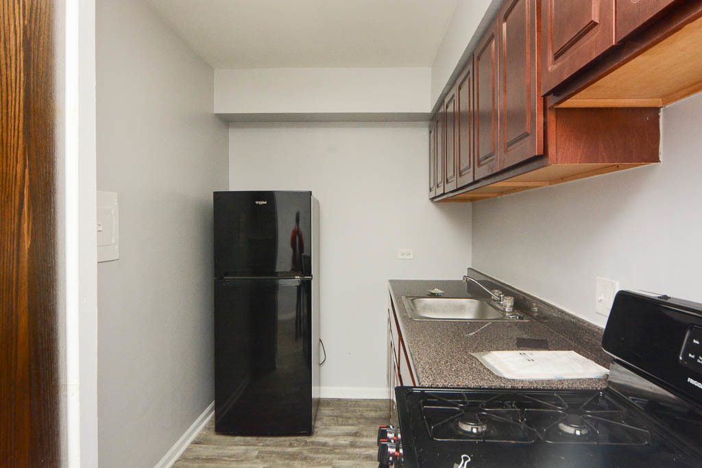 1040 W Hollywood Avenue - Photo 2