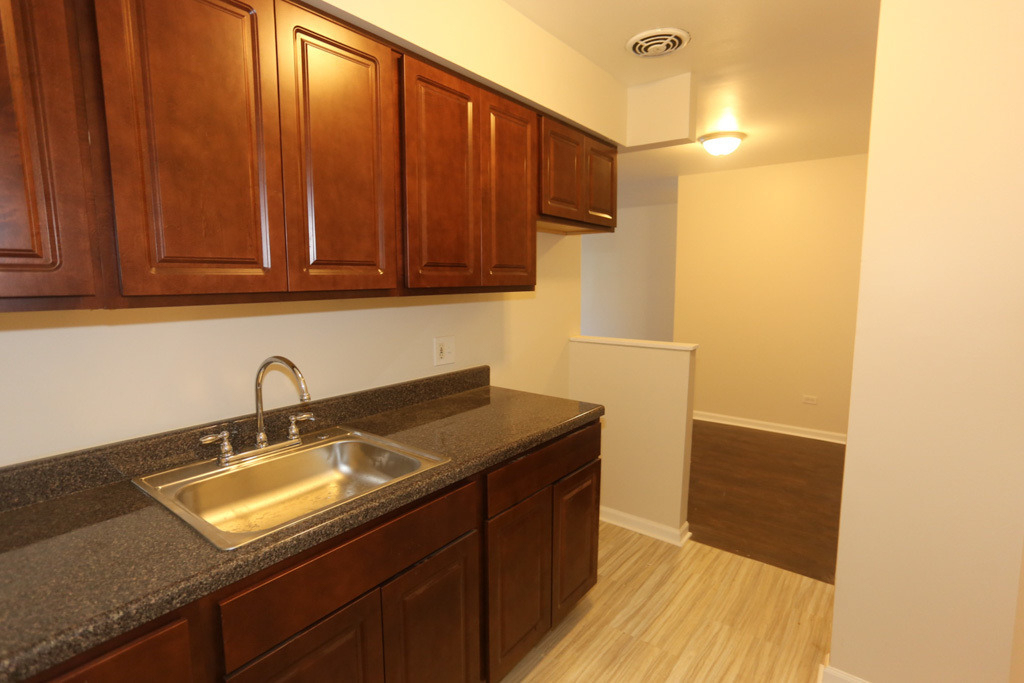 1040 W Hollywood Avenue - Photo 4