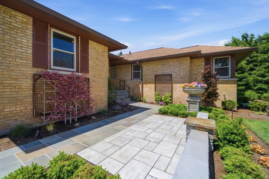 9430 Nashville Avenue - Photo 1
