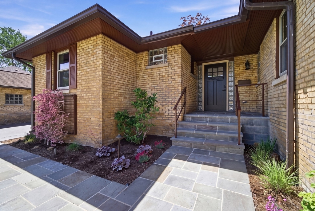 9430 Nashville Avenue - Photo 2