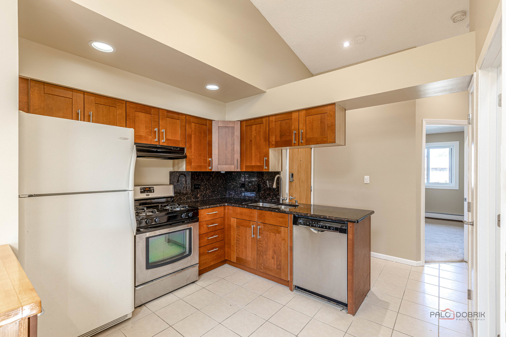 4 Echo Court - Photo 8