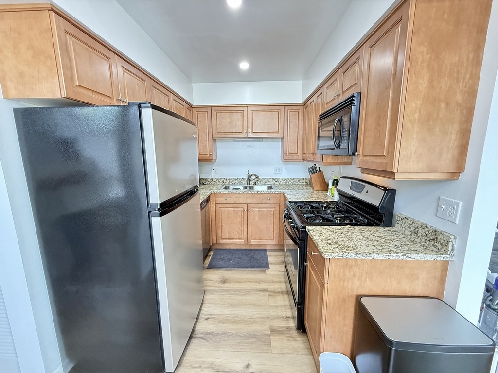 1077 Courtland Drive - Photo 8