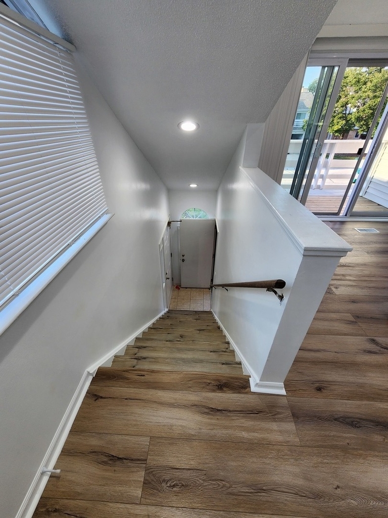 1077 Courtland Drive - Photo 2