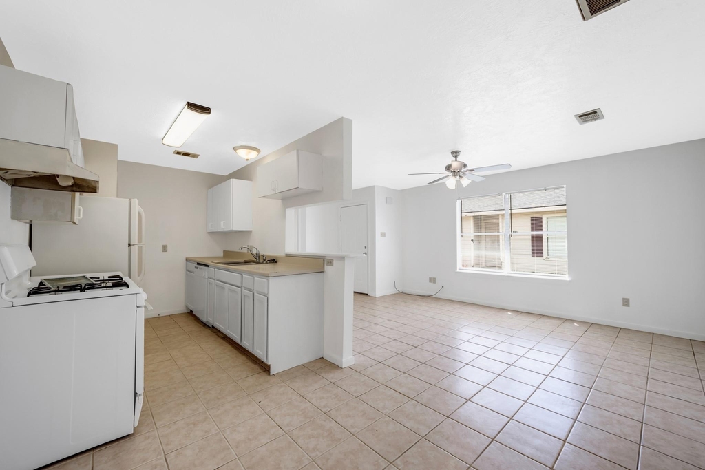 308 Willowick Street - Photo 8