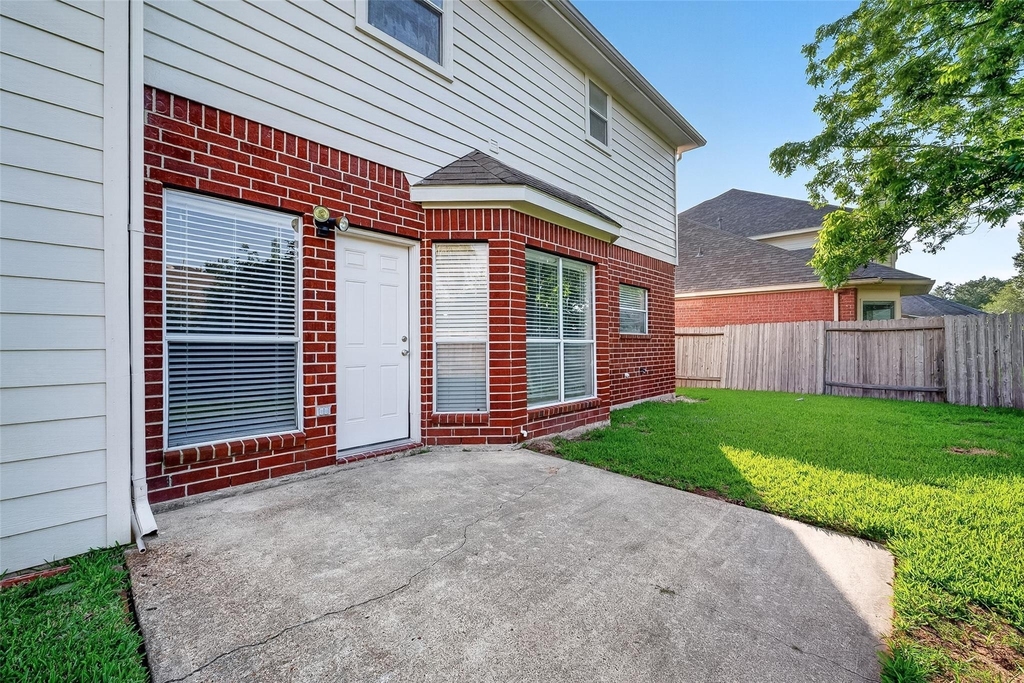 4539 Springfield Lakes Street - Photo 31