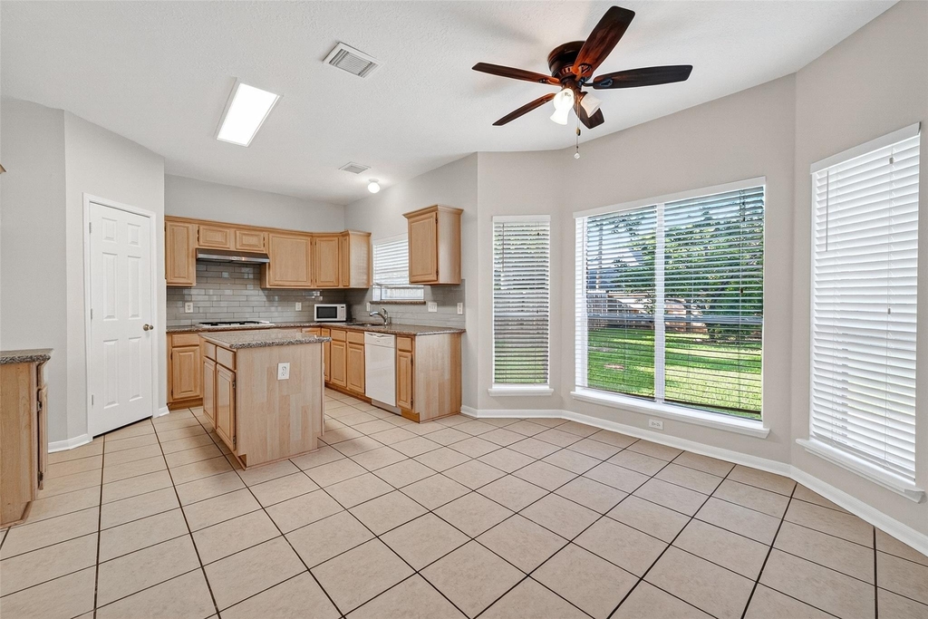 4539 Springfield Lakes Street - Photo 6
