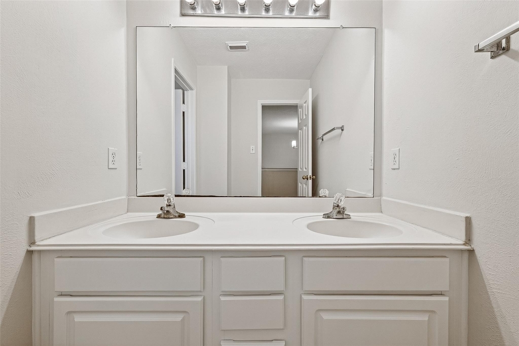 4539 Springfield Lakes Street - Photo 19