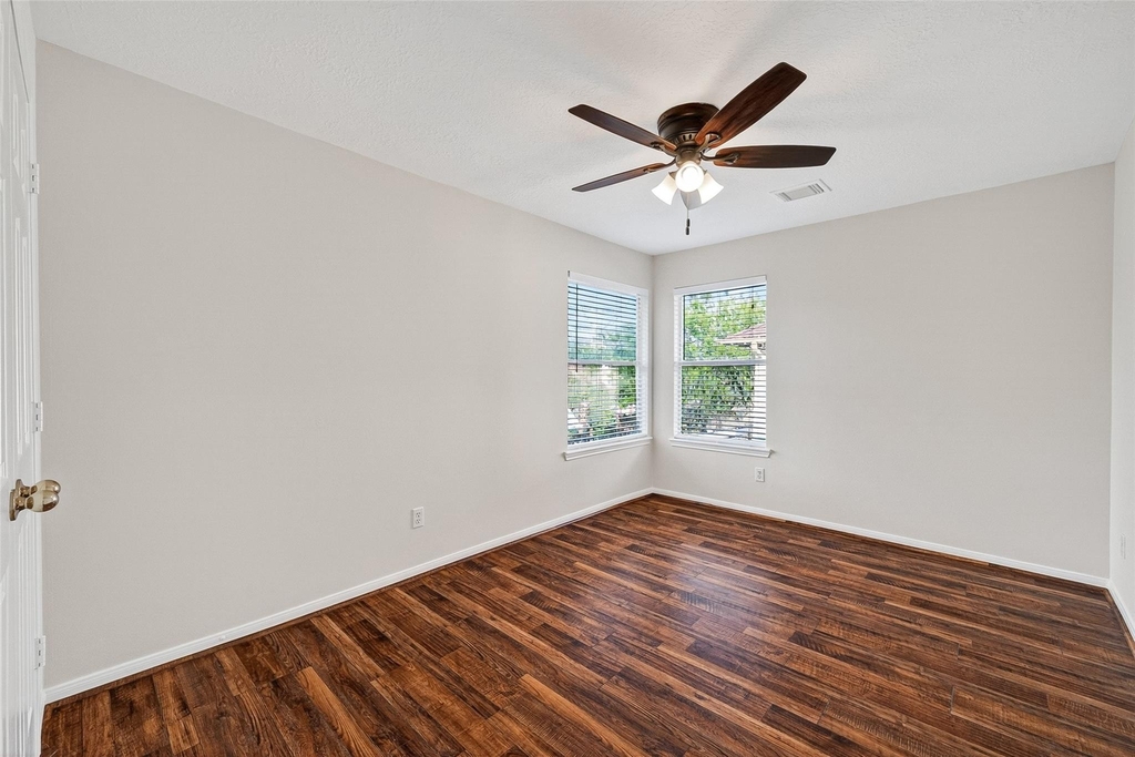 4539 Springfield Lakes Street - Photo 18