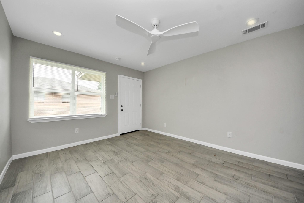5441 Minden Street - Photo 5