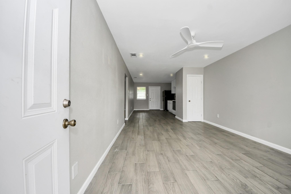 5441 Minden Street - Photo 3
