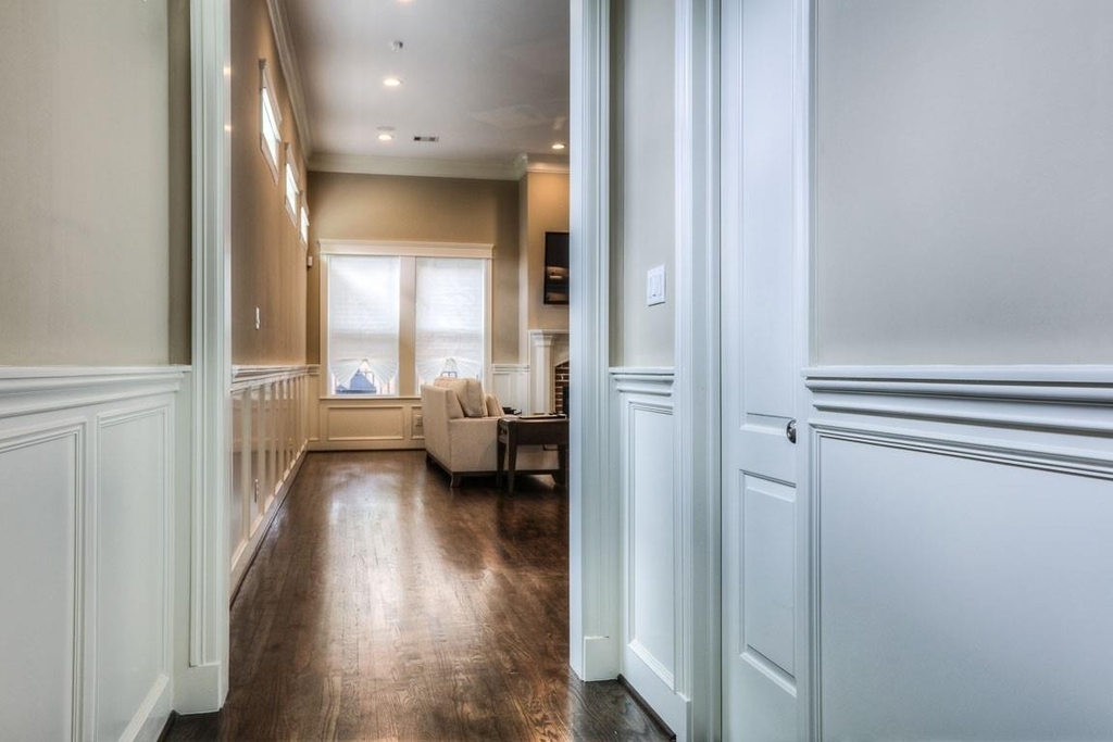 922 Alexander Street - Photo 2