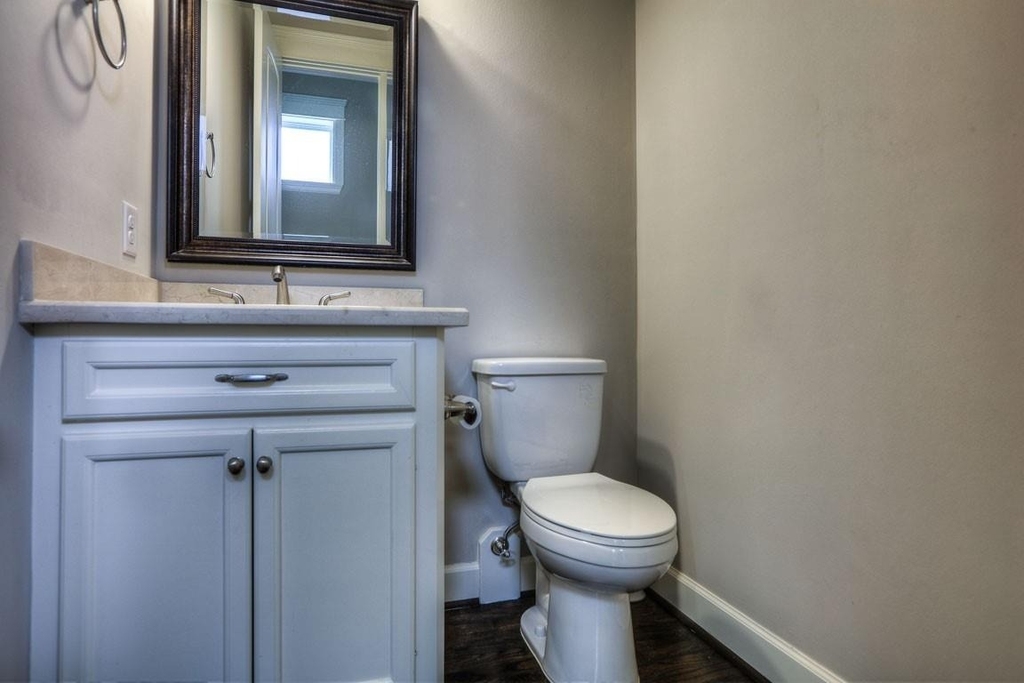922 Alexander Street - Photo 6