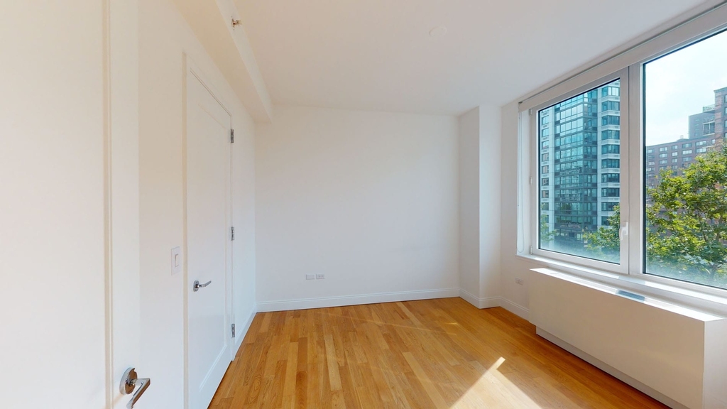 808 Columbus Ave - Photo 3